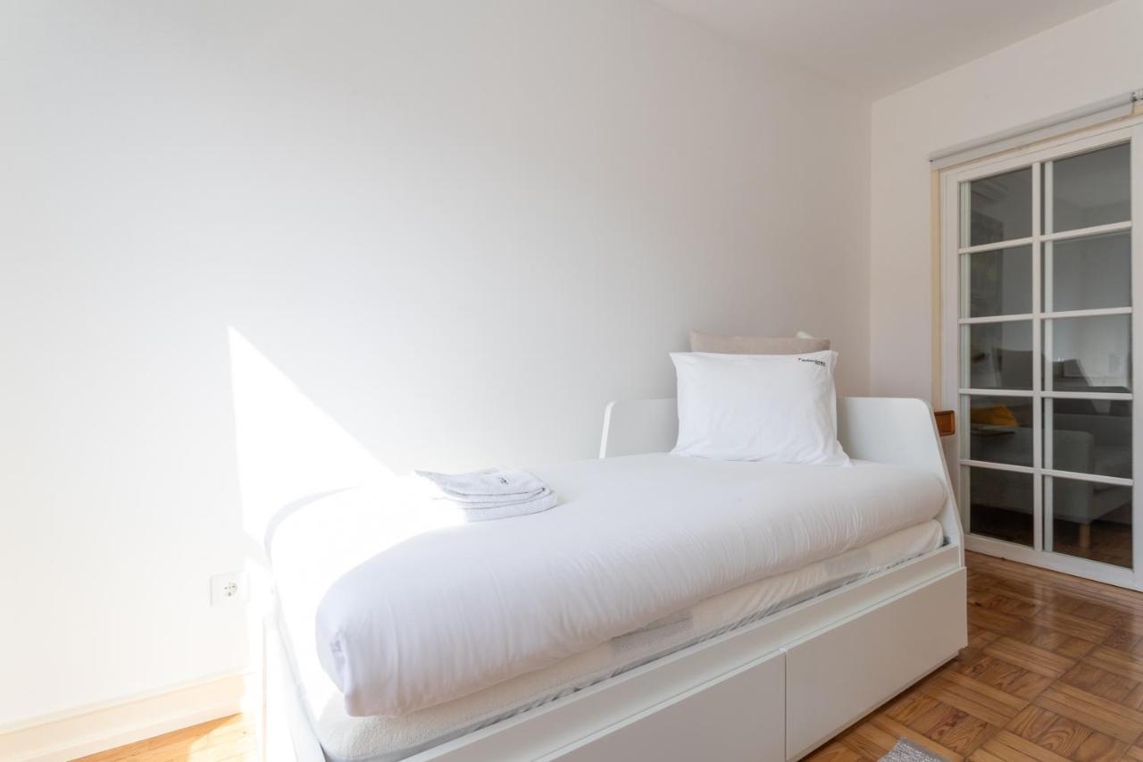 Flh Downtown Central Flat With Balcony Lisbon Exterior photo